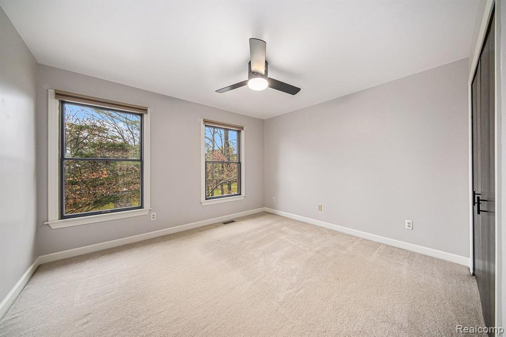 695 HERITAGE Drive, Milford, MI 48381 — Photo 24