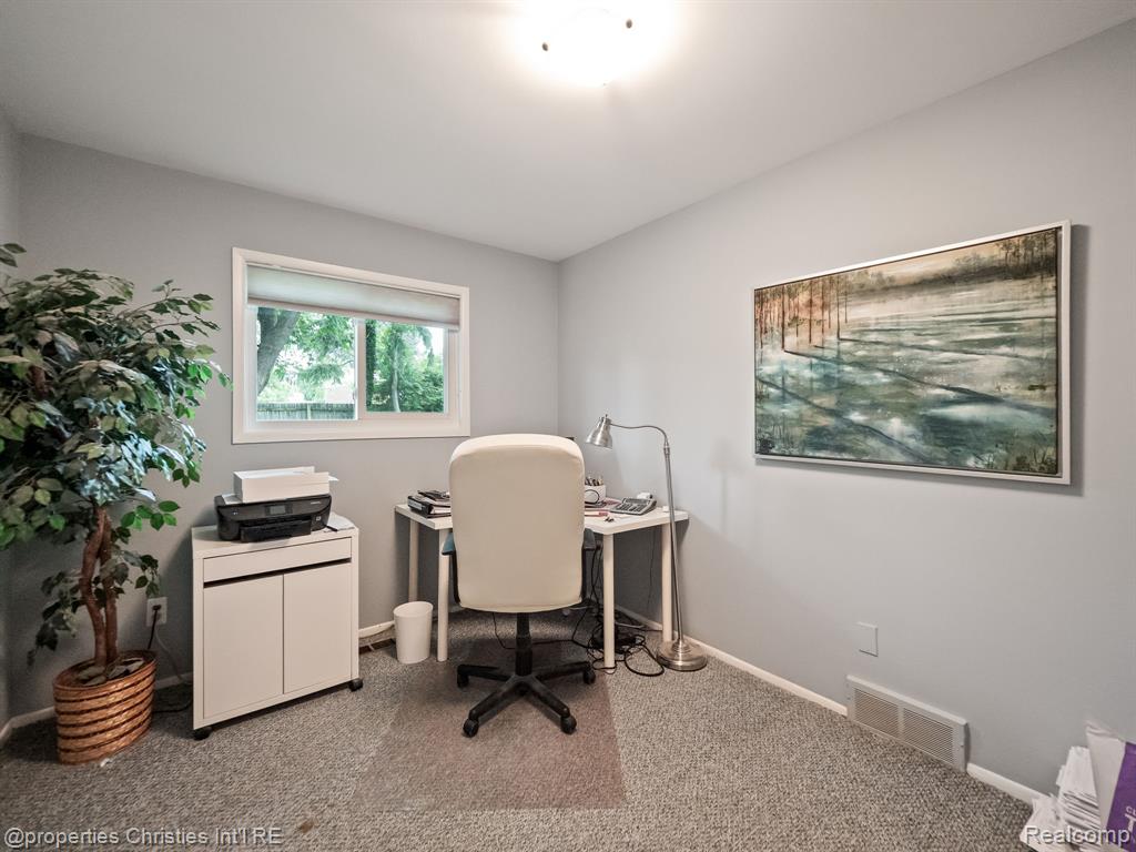 41642 Sycamore Drive, Novi, MI — Photo 17