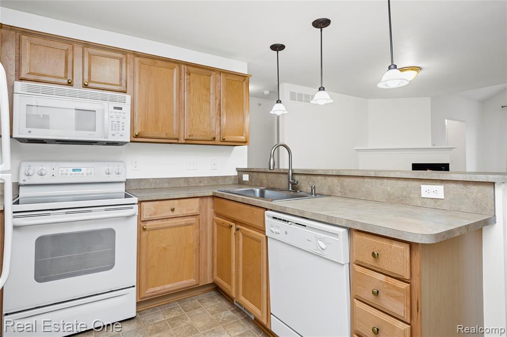23102 Alexa, Walled Lake, MI 48390 — Photo 12