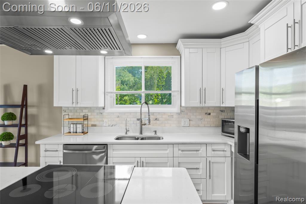 4661 Sashabaw Road, Waterford, MI 48329 — Photo 14