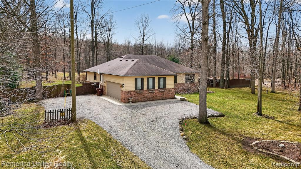 660 E Allen Road, Howell, MI 48855 — front exterior
