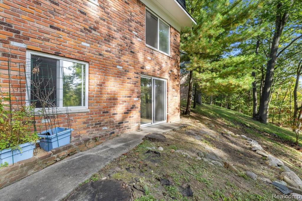 3801 Glen Hills Drive, Hartland, MI 48353 — Photo 29