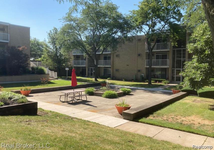 4905 Crooks Road, Royal Oak, MI 48073 — Photo 17