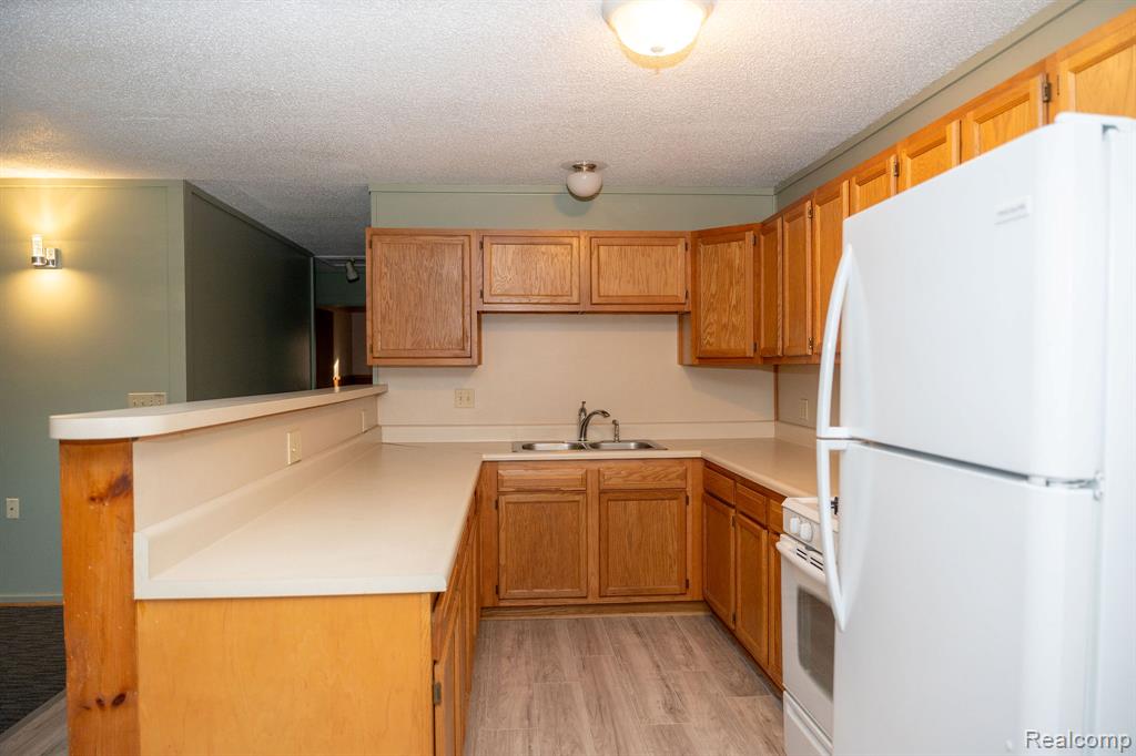 9887 W HIGGINS LAKE Drive, Roscommon, MI 48653 — Photo 50