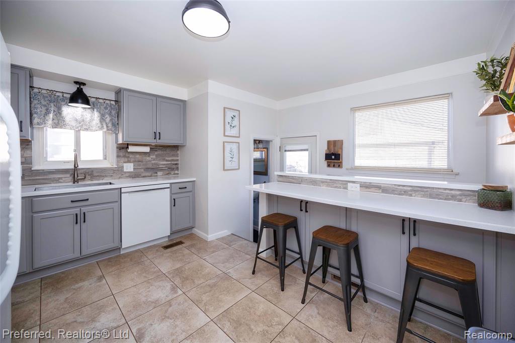 8516 N Hubbard Street, Westland, MI — Photo 11