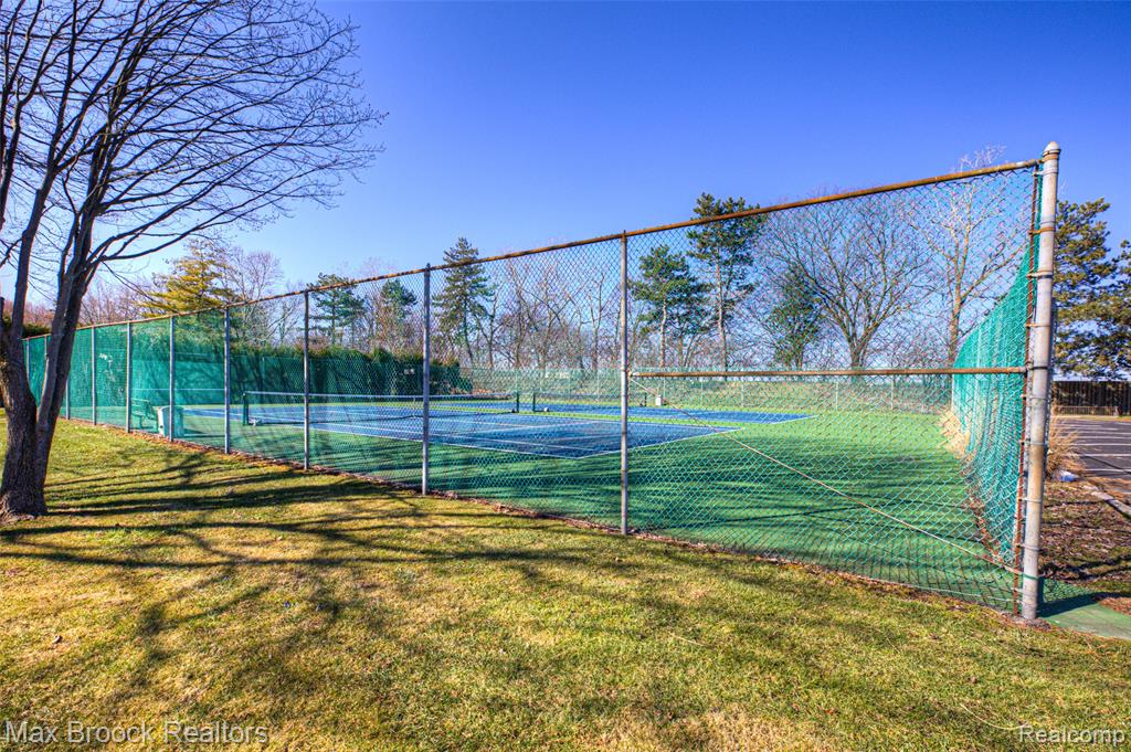 591 S Spinningwheel Lane, Bloomfield Hills, MI 48304 — Photo 36
