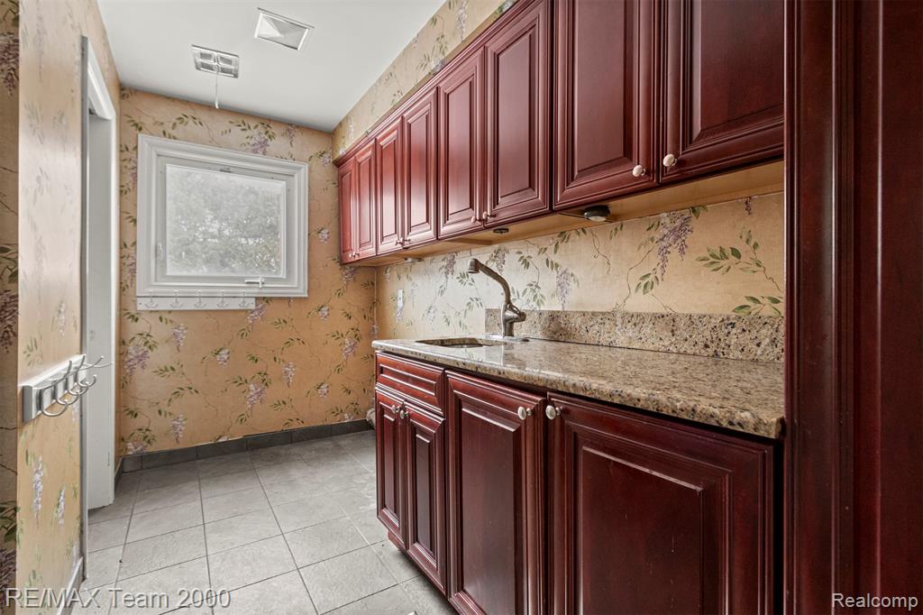741 Briarcliff Drive, Grosse Pointe Woods, MI 48236 — Photo 32