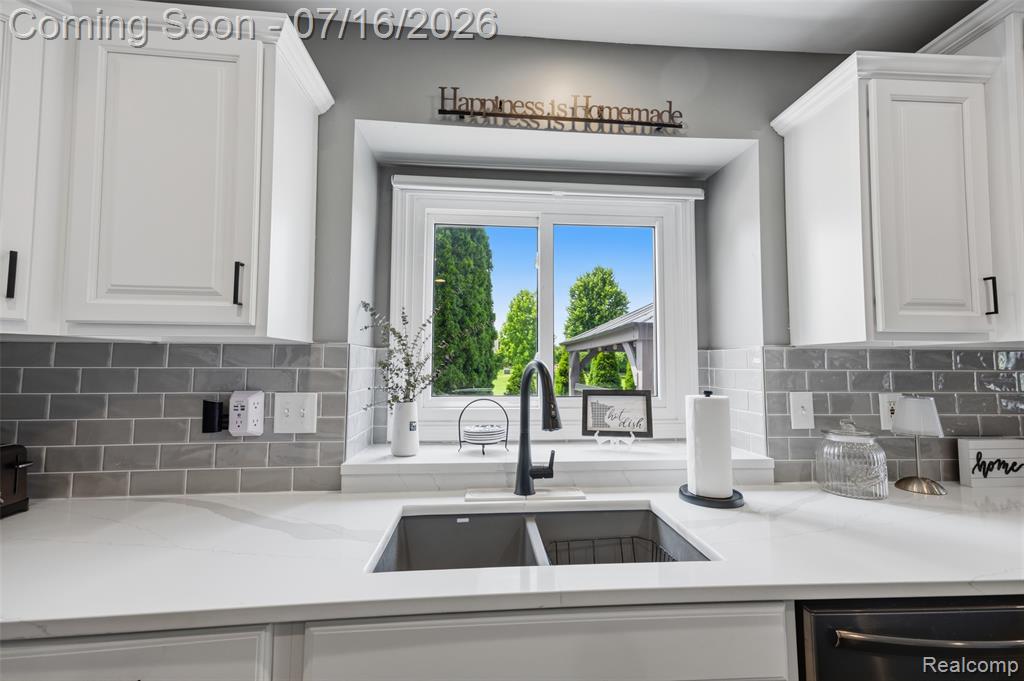 49032 Kennesaw Court, Canton, MI 48187 — Photo 8