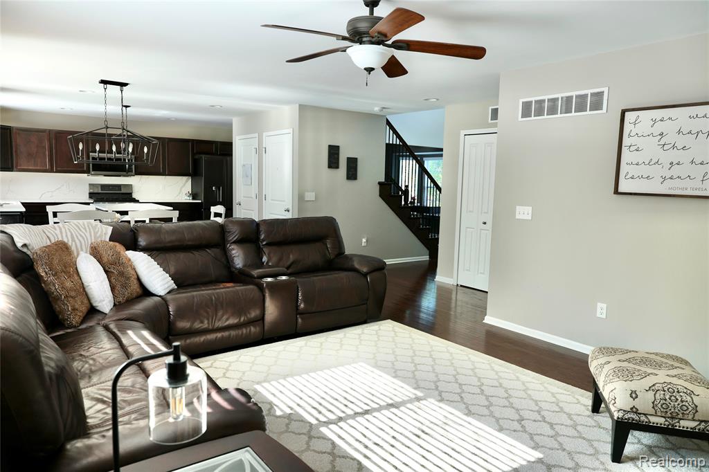 9292 Liberty Court, Livonia, MI 48150 — Photo 7