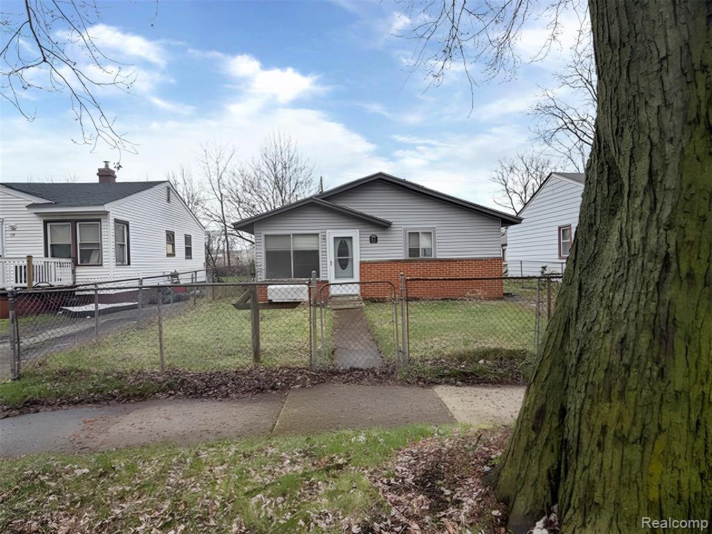 41 E Sheffield Avenue, Pontiac, MI 48340 — front exterior