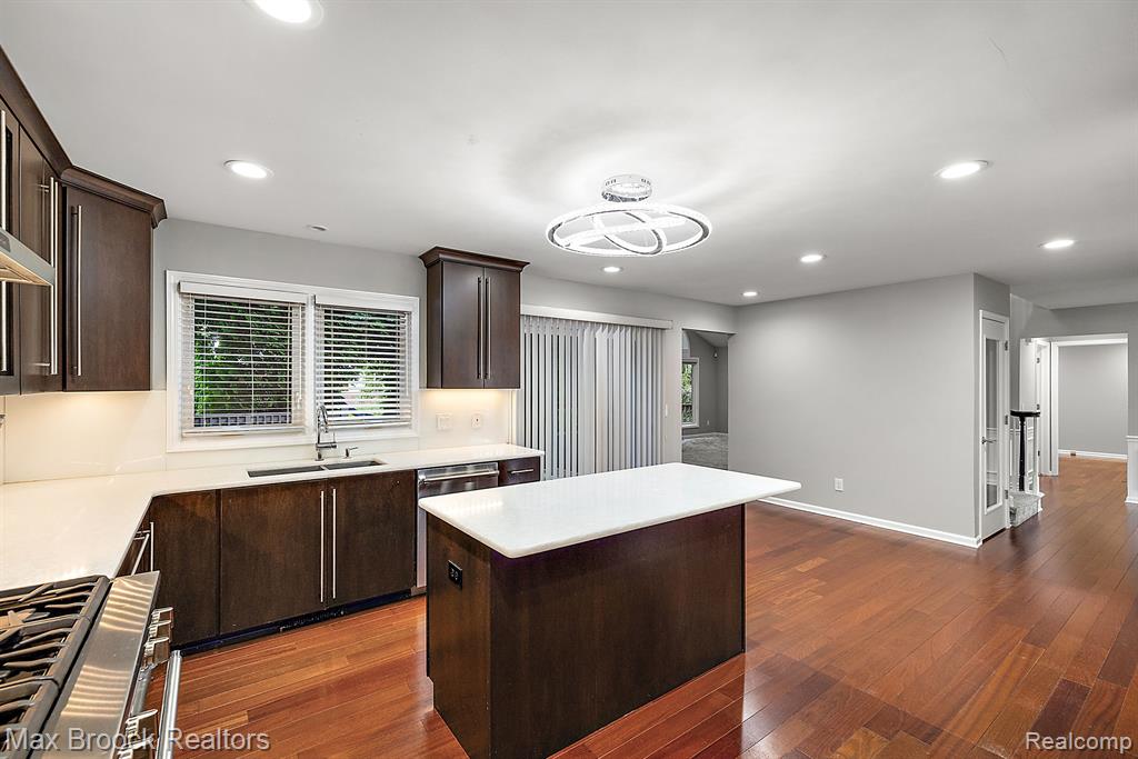 4696 PIER Court, Troy, MI 48098 — Photo 11