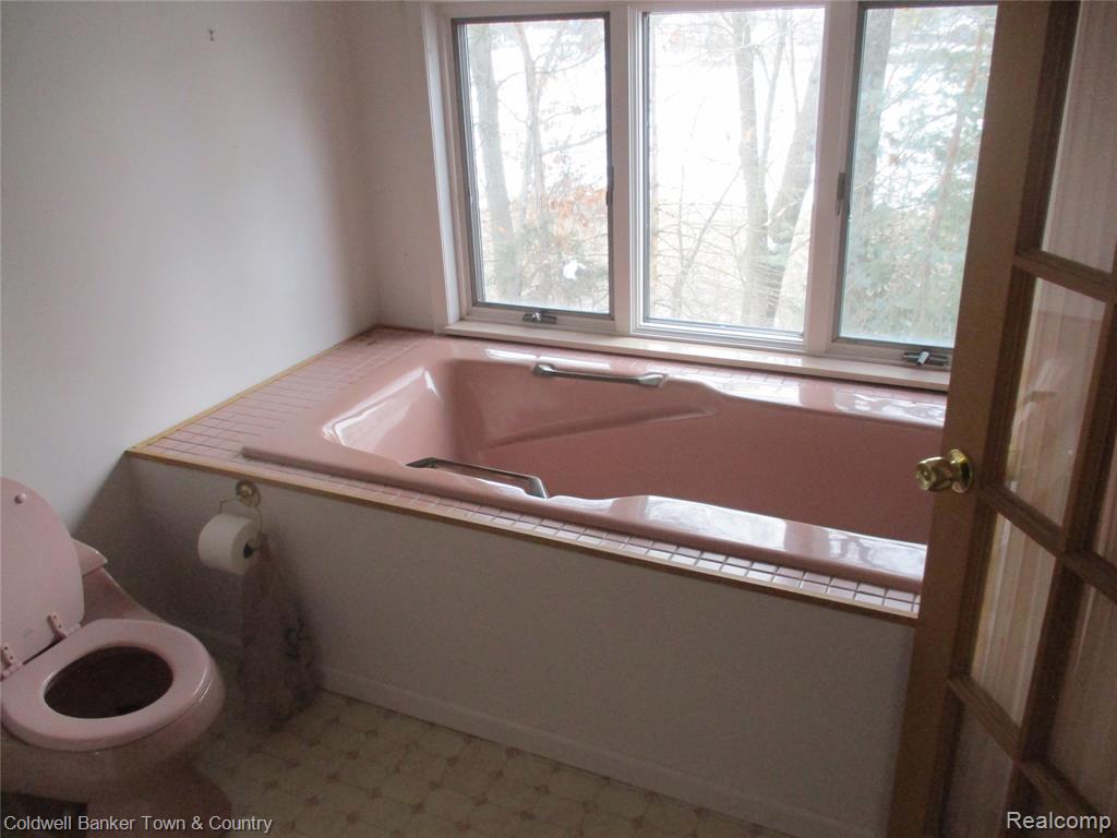 9102 Lake Crest Drive, Whitmore Lake, MI 48189 — Photo 22