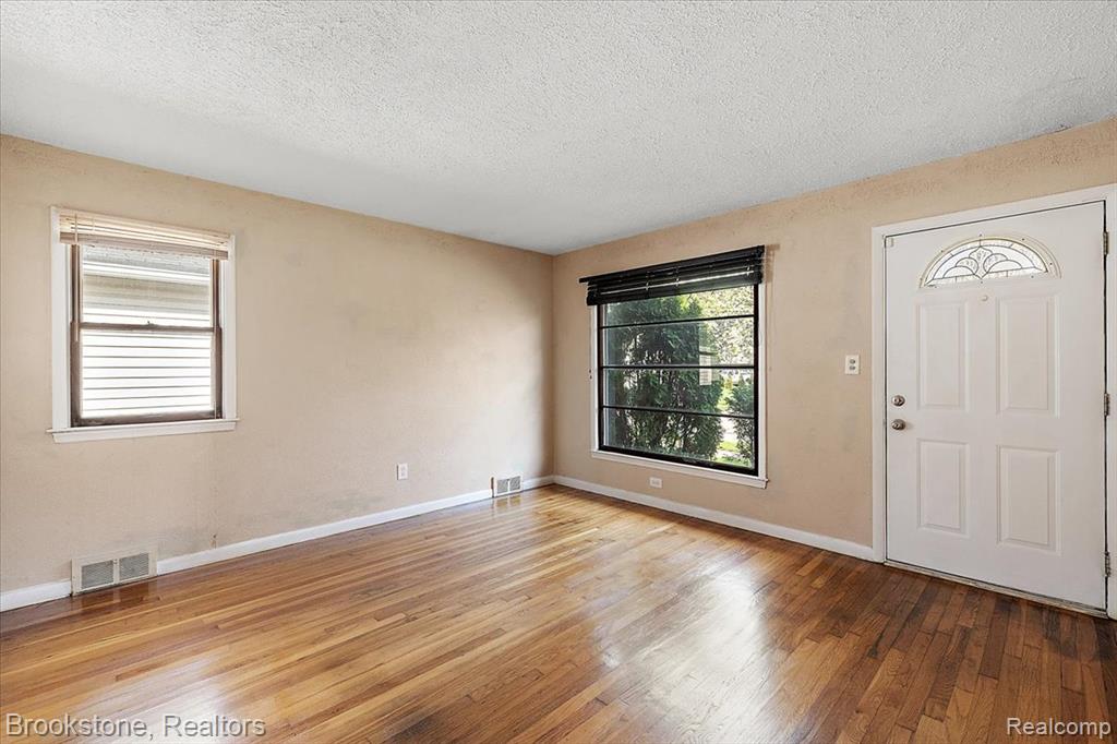 7528 Anna Avenue, Warren, MI 48092 — Photo 4