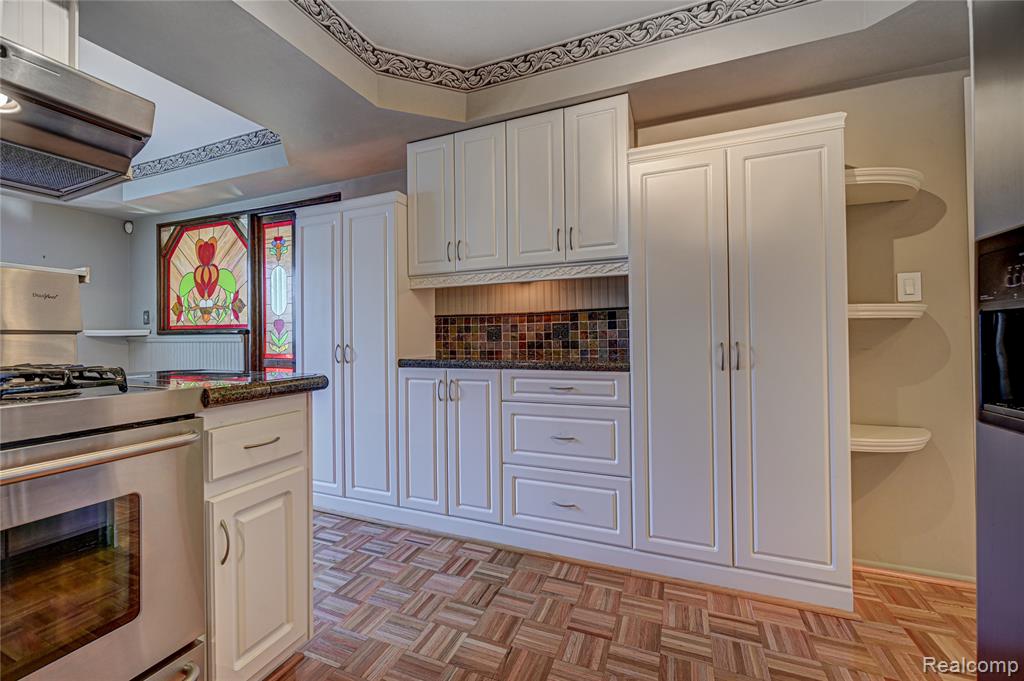 43047 Avon Court, Sterling Heights, MI 48313 — Photo 10