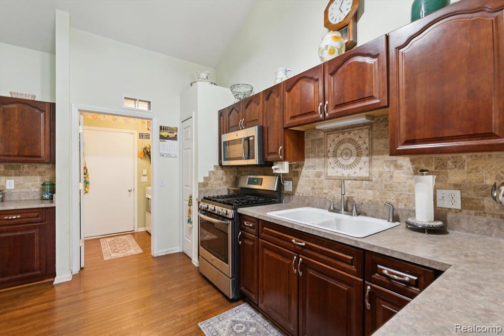 5563 PINEHURST Drive, 191, Trenton, MI 48183 — Photo 18