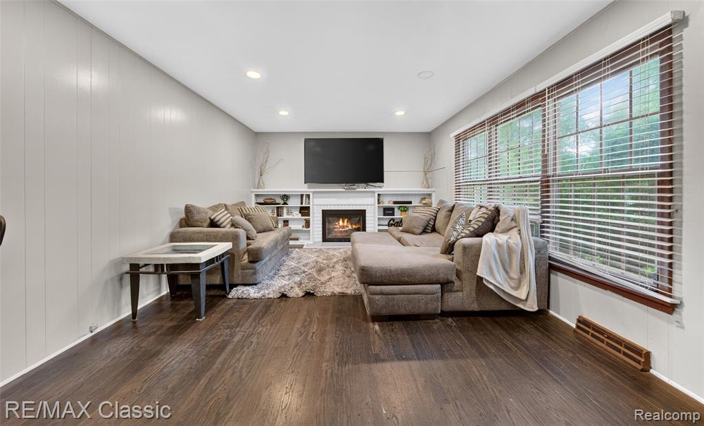 6638 Woodbank Drive, Bloomfield Hills, MI 48301 — Photo 14