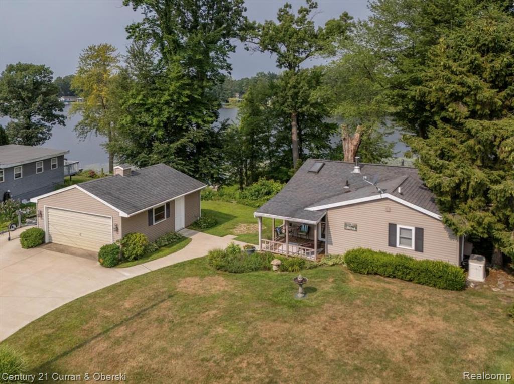 60846 N Lakeshore Drive, Lawrence, MI 49064 — front exterior