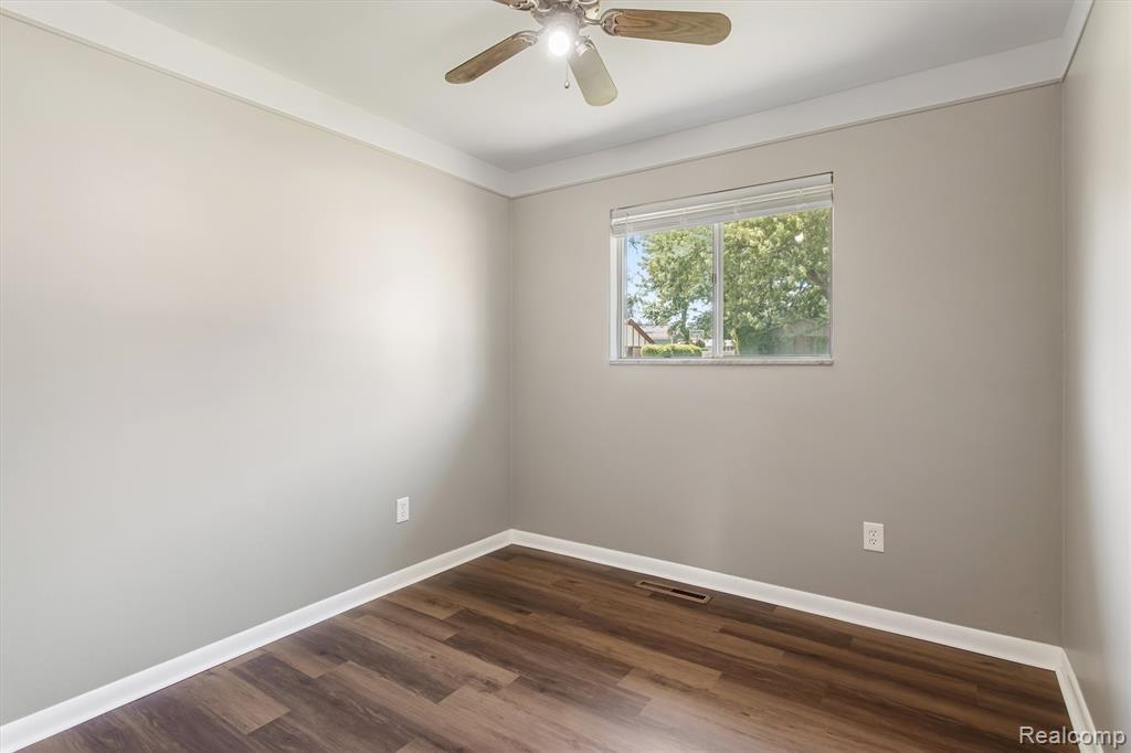51056 Fairlane Drive, Utica, MI 48316 — Photo 17