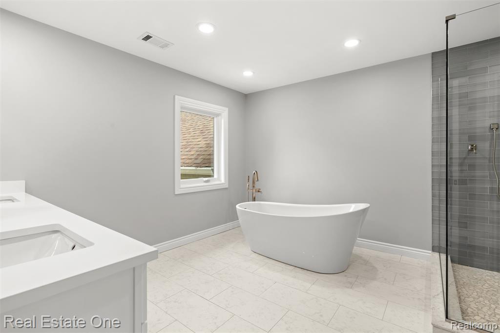 48556 Harbor Drive, Chesterfield, MI 48047 — Photo 41