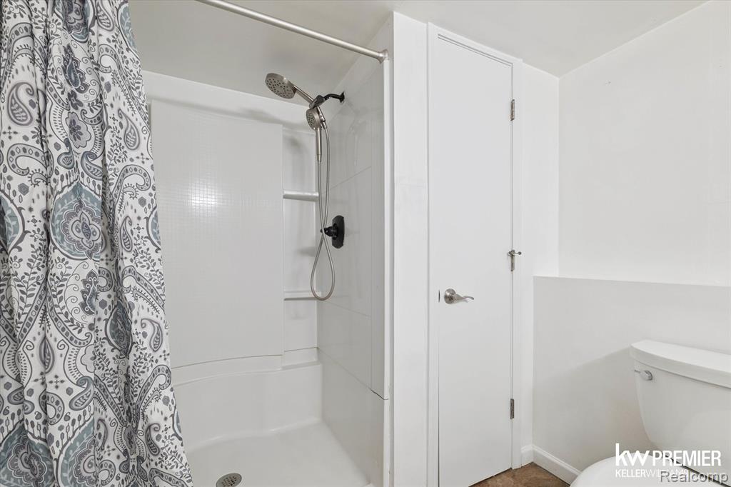 6015 Rowley Boulevard, Waterford, MI — Photo 15