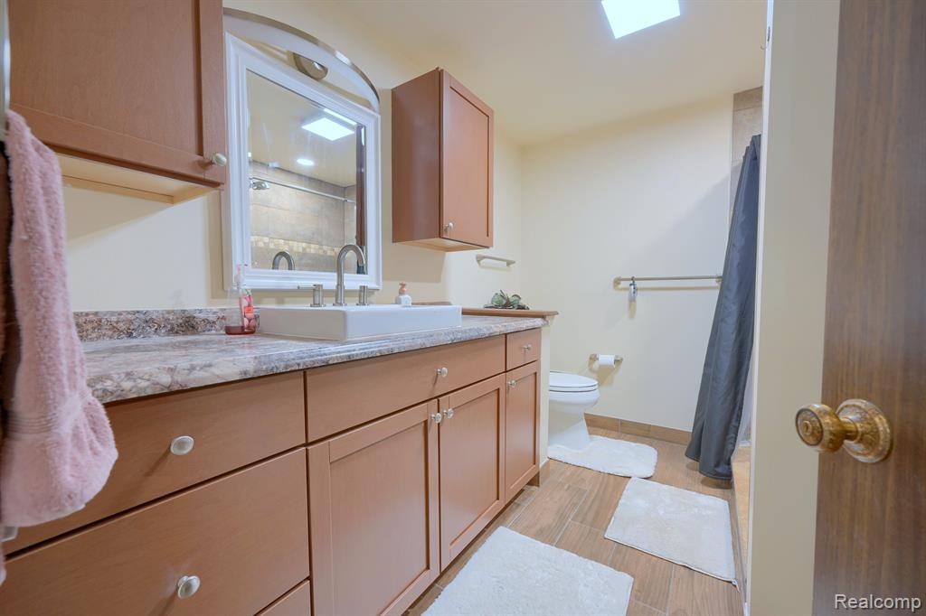 1891 BALDWIN Drive, 2, Trenton, MI 48183 — Photo 13