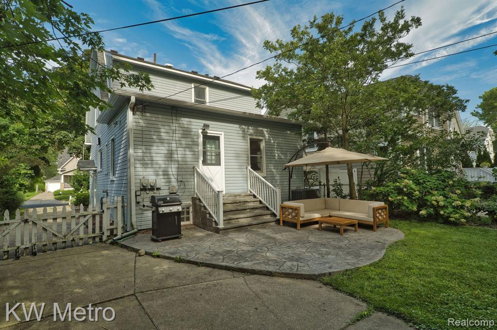 806 LOCKWOOD Road, Royal Oak, MI 48067 — Photo 30