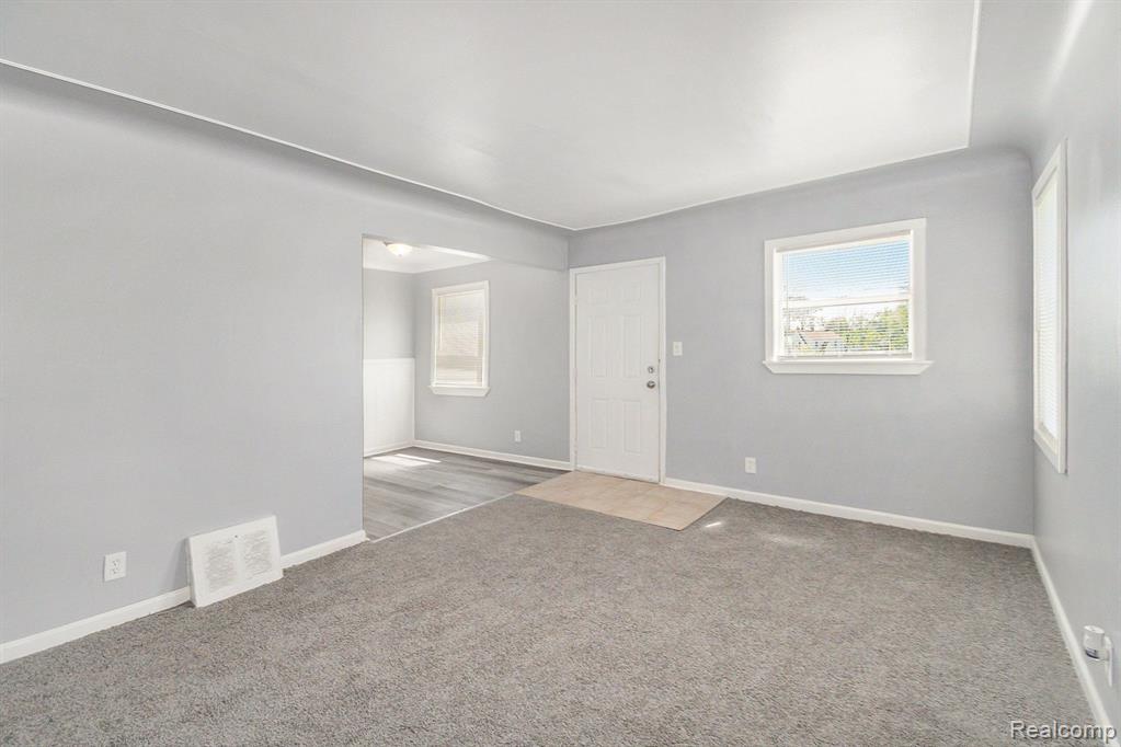 887 UNIVERSITY Drive, Pontiac, MI 48342 — Photo 5