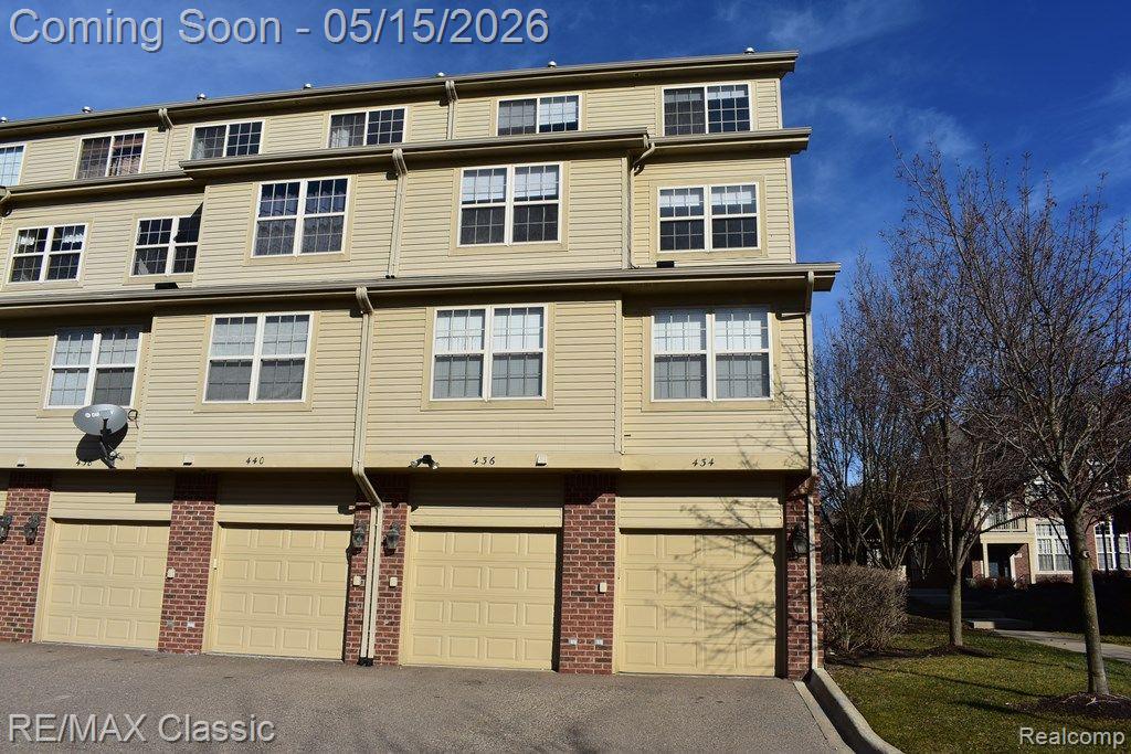 436 BOARDWALK Drive, Walled Lake, MI 48390 — Photo 26