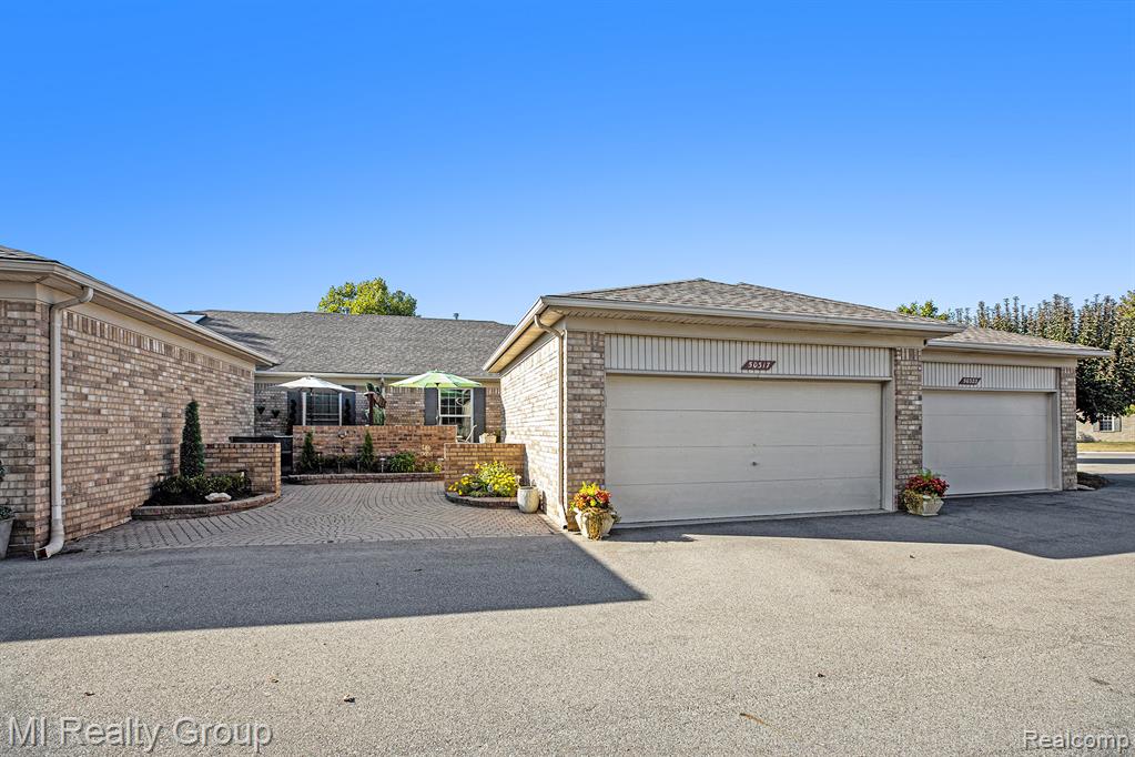 50317 Highpoint Court, Macomb, MI 48044 — Photo 2