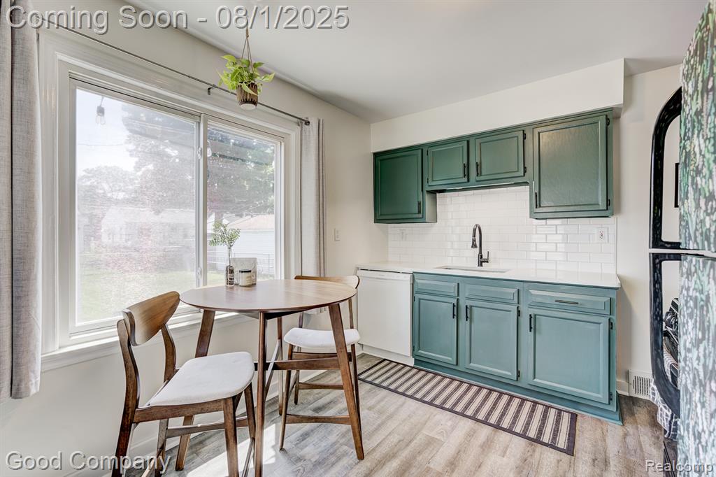 626 E Shevlin Avenue, Hazel Park, MI 48030 — Photo 8