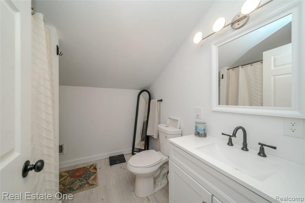 515 S Michigan Avenue, Howell, MI 48843 — Photo 32
