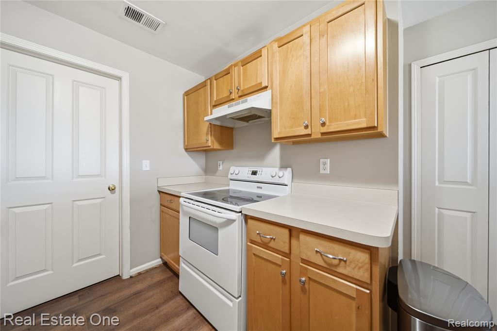 4113 Hampton Ridge Boulevard, Howell, MI 48843 — Photo 11