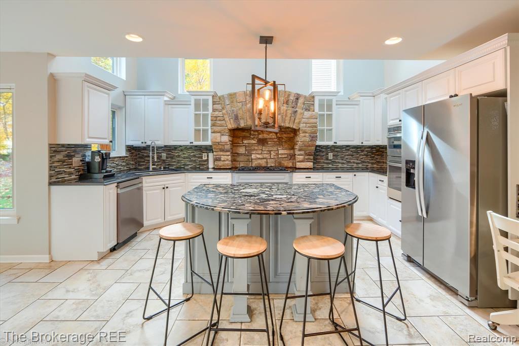 5239 Farmridge Lane, Grand Blanc, MI 48439 — Photo 17