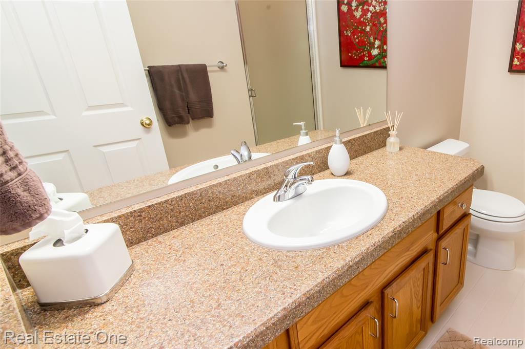 568 Woodhaven Drive, Walled Lake, MI 48390 — Photo 37