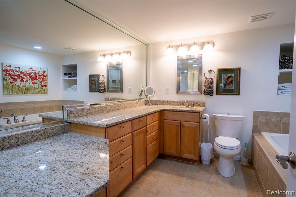 5653 Trail Side Lane, 9, Whitmore Lake, MI 48189 — Photo 33