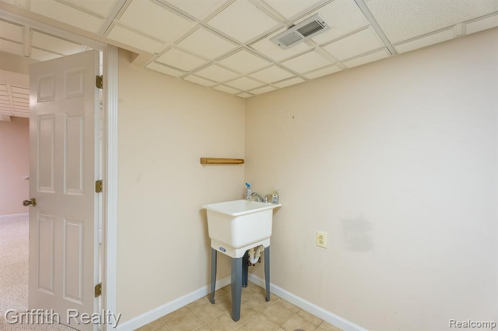 389 WOODFIELD SQUARE Lane, Brighton, MI 48116 — Photo 26