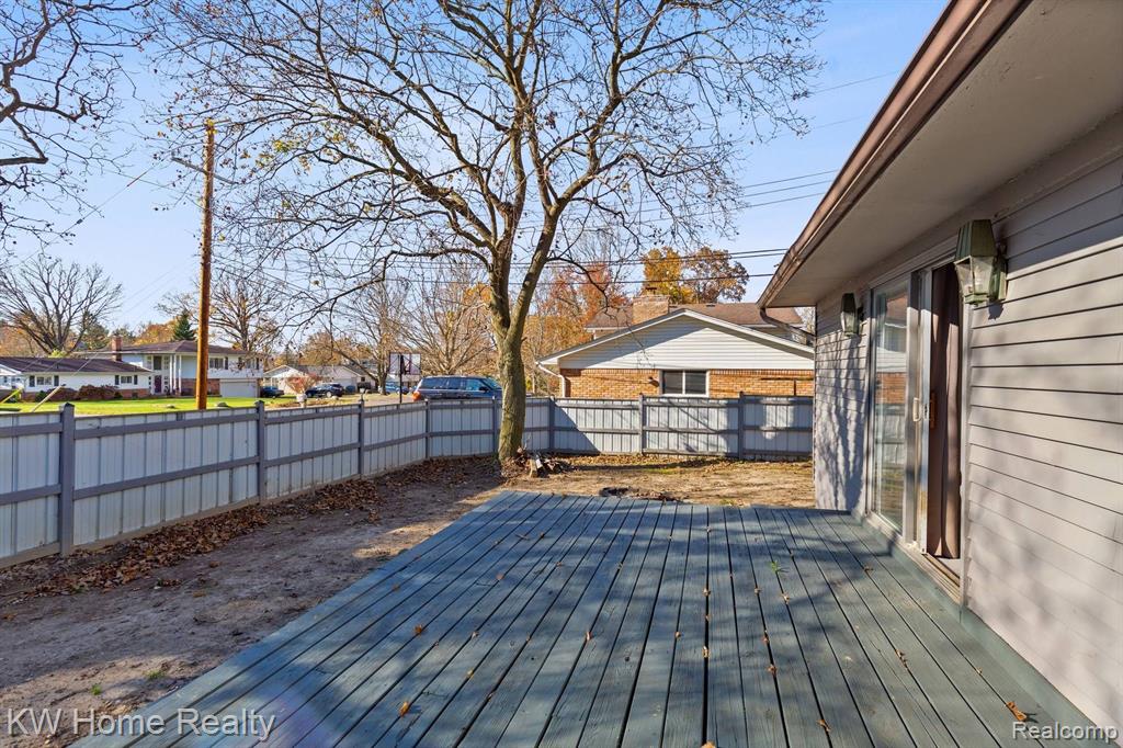 629 E CREST Lane, South Lyon, MI 48178 — Photo 5