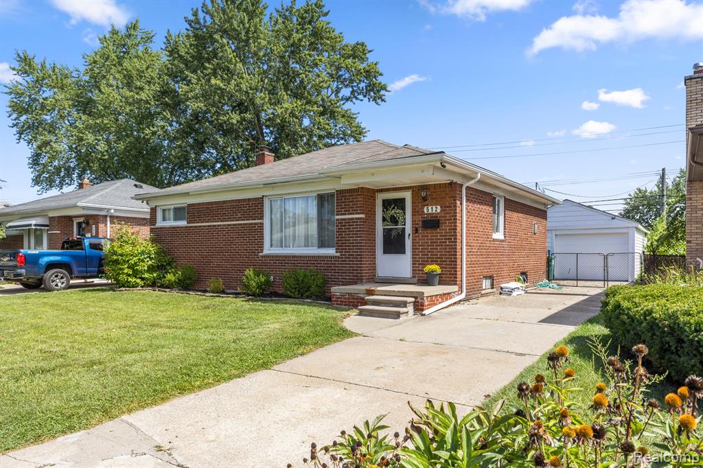 512 N LEONA Avenue, Garden City, MI — front exterior