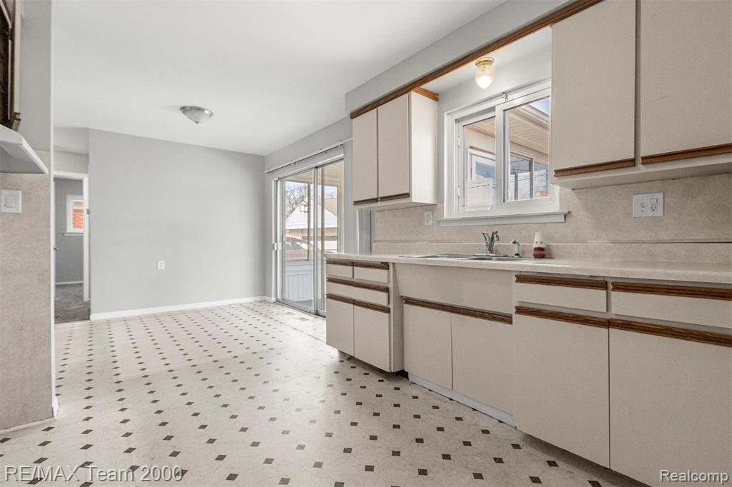 19431 STEPHENS, Eastpointe, MI 48021 — Photo 16
