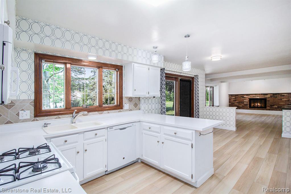 6609 Merrick Drive, Troy, MI 48098 — Photo 10