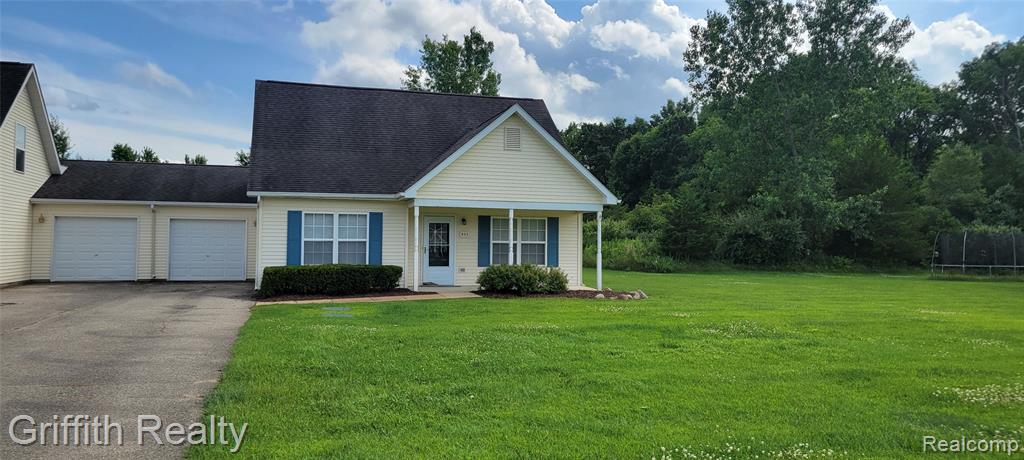 806 Cattail Lane, Pinckney, MI 48169 — front exterior