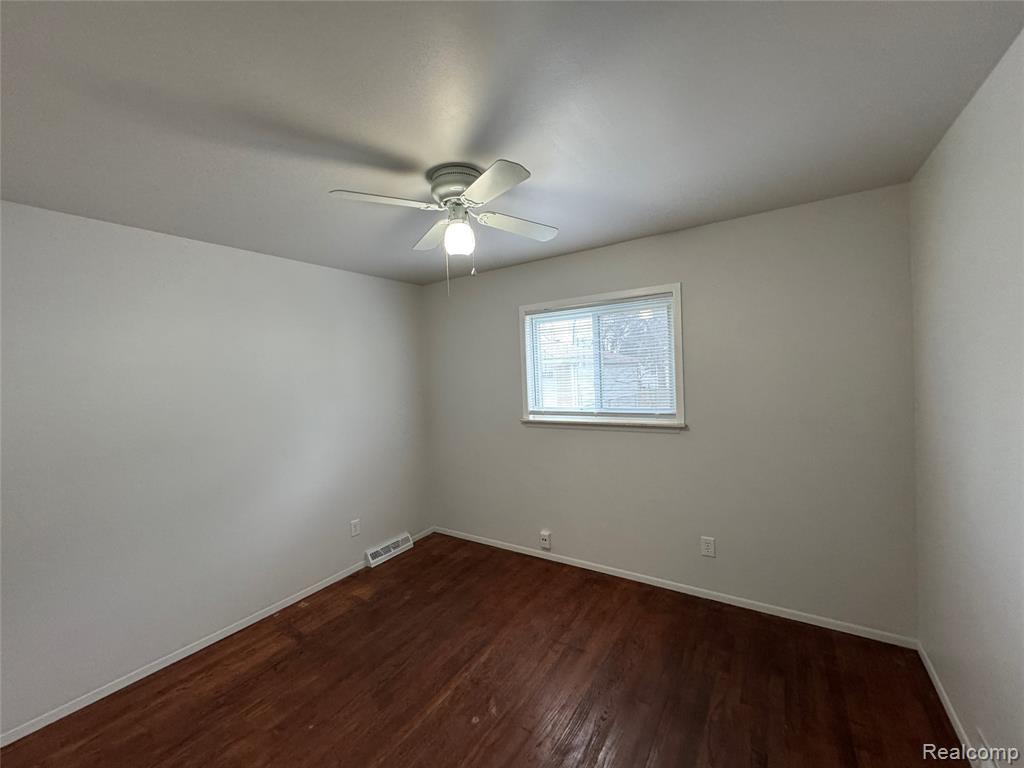 5722 CENTRALIA Street, Dearborn Heights, MI 48127 — Photo 11