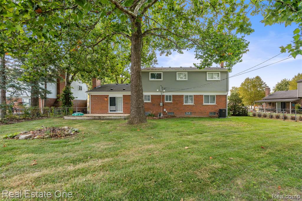 4090 Middlebury Drive, Troy, MI 48085 — Photo 10
