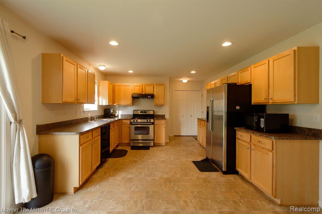 42990 N CUMBERLAND Drive, Van Buren, MI 48111 — Photo 6