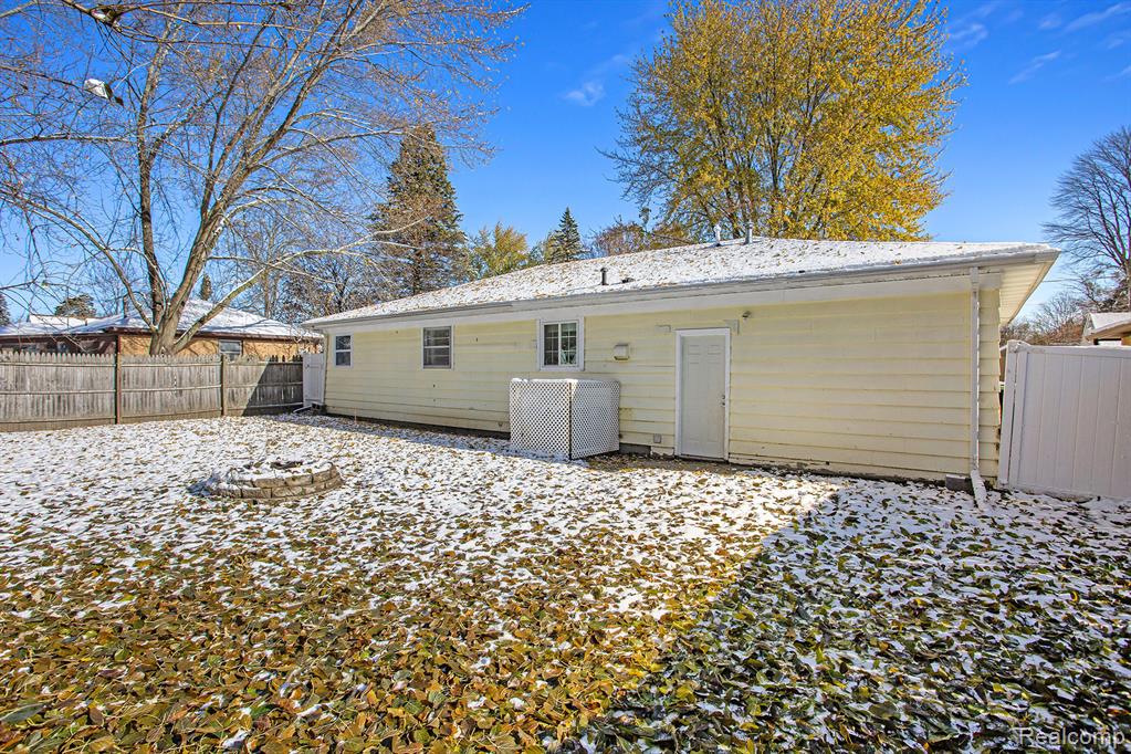 4166 Pineport Road, Bridgeport, MI 48722 — Photo 13