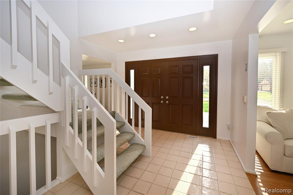 6020 Orchard Ridge Court, West Bloomfield, MI — Photo 3