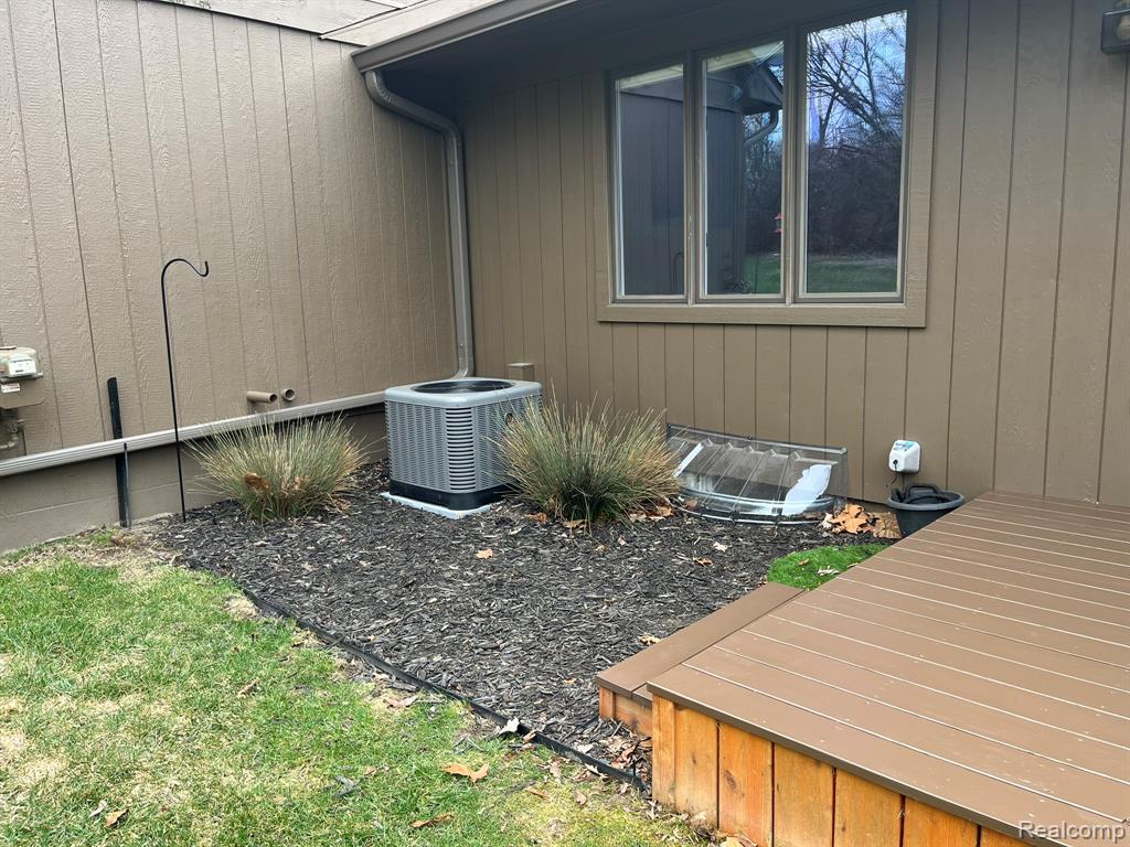 571 Park Place, Saline, MI 48176 — Photo 32