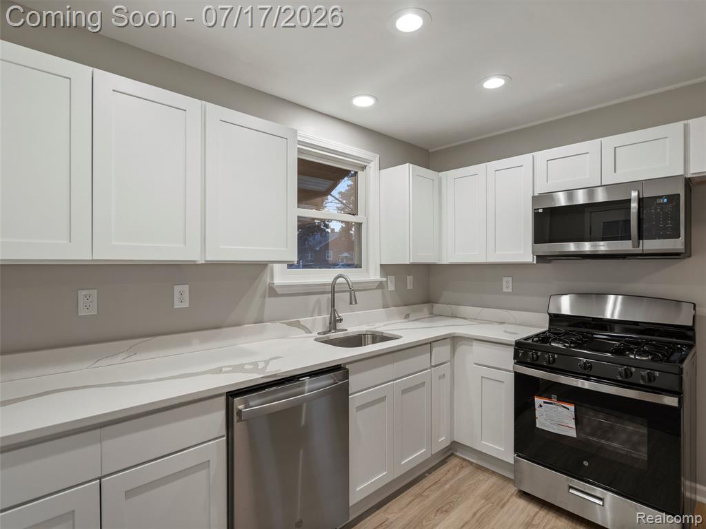 904 E Otis Avenue, Hazel Park, MI 48030 — Photo 10