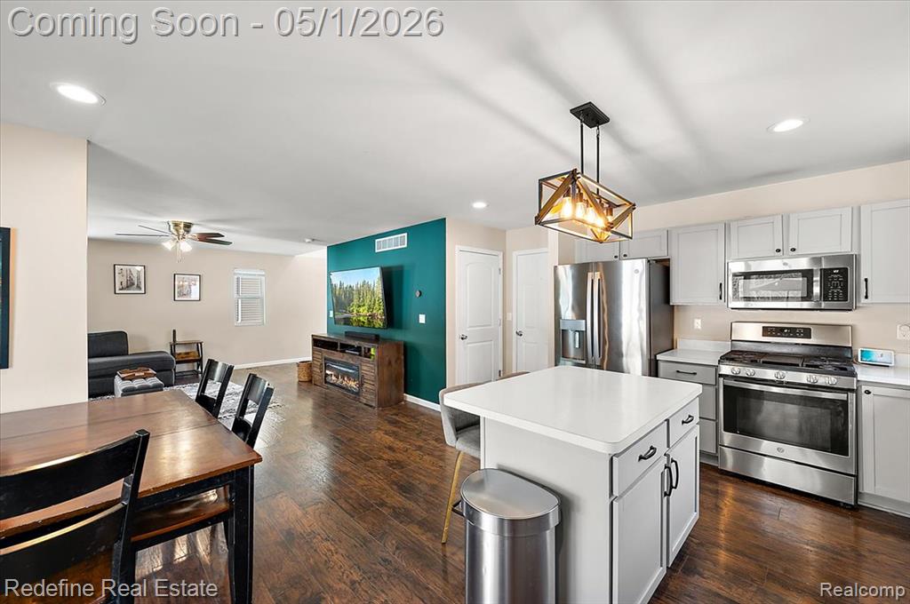 310 Fountain Park Drive, Waterford, MI 48327 — Photo 8