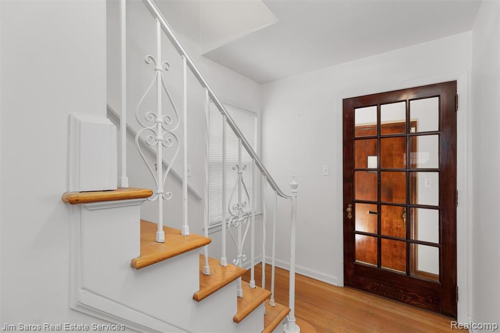 1328 Lakepointe Street, Grosse Pointe Park, MI 48230 — Photo 4